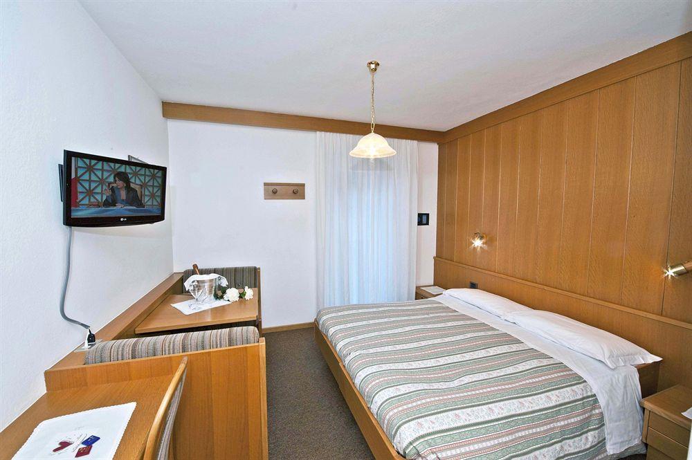 Hotel Ladina Campitello di Fassa Exterior foto