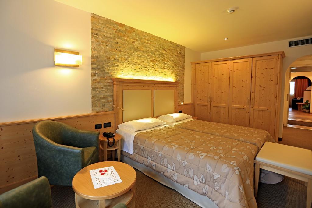 Hotel Ladina Campitello di Fassa Quarto foto