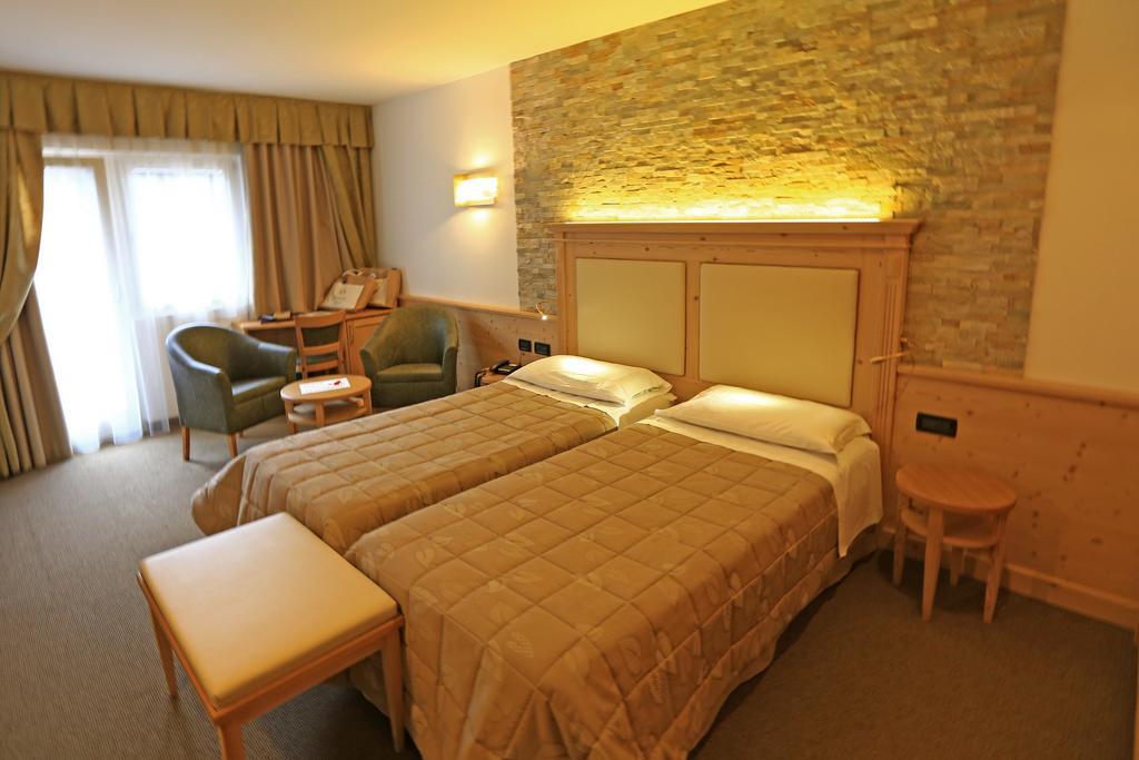 Hotel Ladina Campitello di Fassa Quarto foto